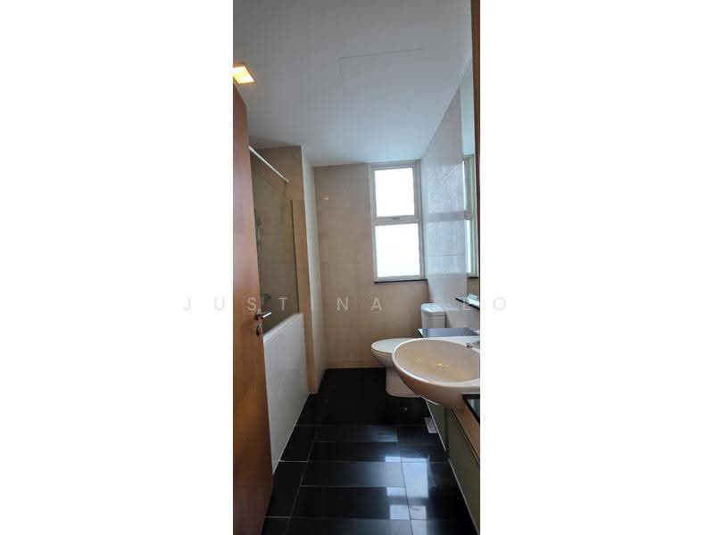 Sunglade, 1 Serangoon Avenue 2, Hougang / Punggol / Sengkang, 3 Bedrooms, 1,001 sqft, Condominium For Rent, by Justina Teo, 500002130 - Master Bathroom - PropertyGuru.com.sg