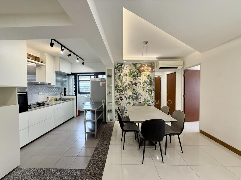 Dining & open concept kitchen