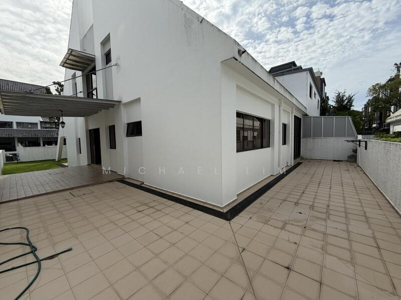 Exterior + Alfresco Dining