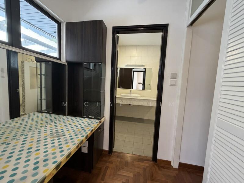 Master Bedroom Walkin Wardrobe (Level 2)