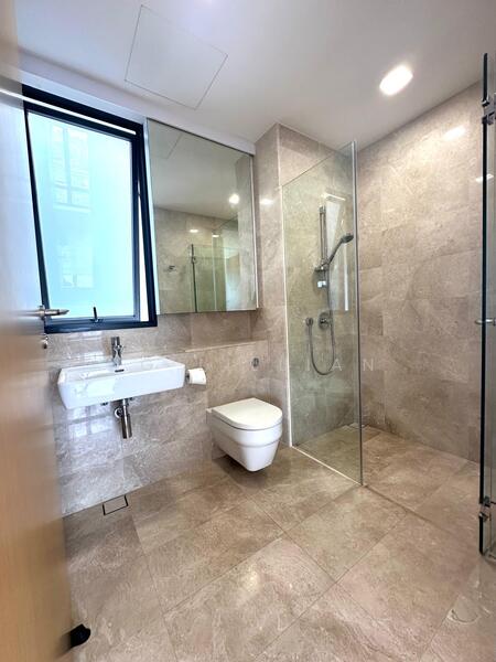 Trilight, 7 Newton Road, 2 Bedrooms, 1,195 sqft, Condominium For Rent, by Ng Lillian, 500002456 - Bathroom - PropertyGuru.com.sg