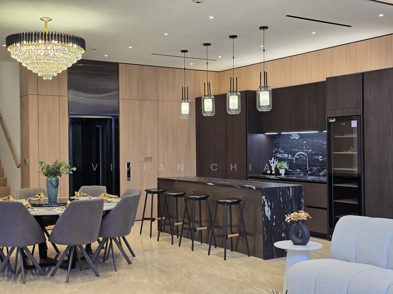 Dining room and dry kitchen