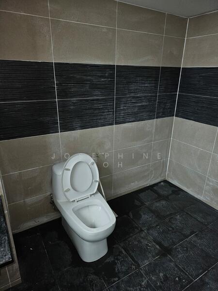 Northstar @ Amk, 7030 Ang Mo Kio Avenue 5, 1,765 sqft, Light Industrial (B1) For Sale, by Josephine Koh, 500002928 - Bathroom - CommercialGuru.com.sg