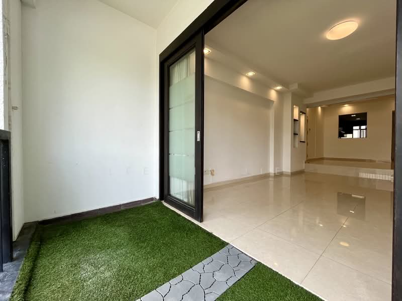 Convenient 3-bedroom apartment close to Novena MRT, , 3 Bedrooms, 1,259 sqft, Apartment For Rent, by Lee Yin Jie, 500003056 - Balcony - PropertyGuru.com.sg
