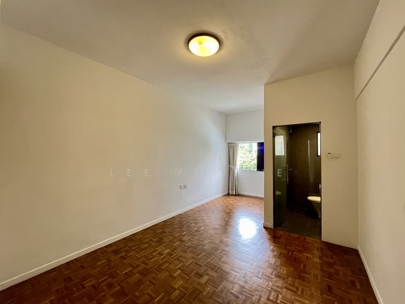 Convenient 3-bedroom apartment close to Novena MRT, , 3 Bedrooms, 1,259 sqft, Apartment For Rent, by Lee Yin Jie, 500003056 - Master bedroom - PropertyGuru.com.sg