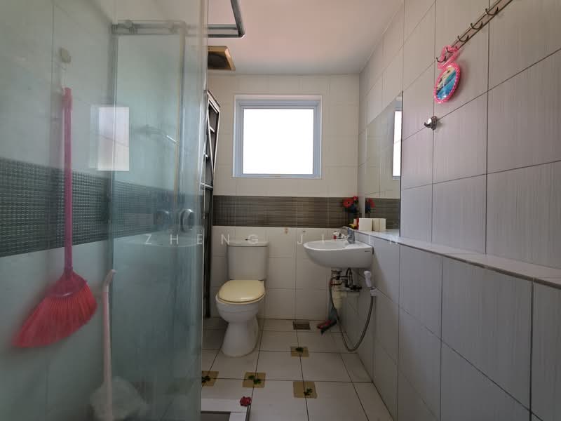 Thrift Drive, , 5 Bedrooms, 2,530 sqft, Corner Terrace For Sale, by Zheng Jixin, 500003146 - Bathroom - PropertyGuru.com.sg