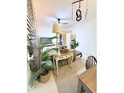 For Sale - 625A Woodlands Drive 52