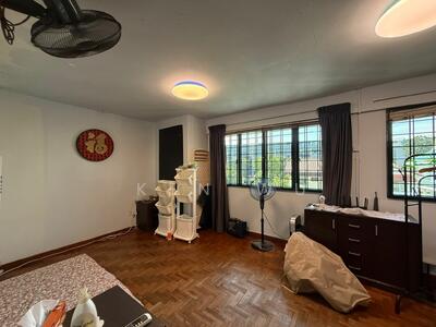 For Rent - Semi Detached House Rooms for Rent! Near to Shops, Food & Bus Stop!