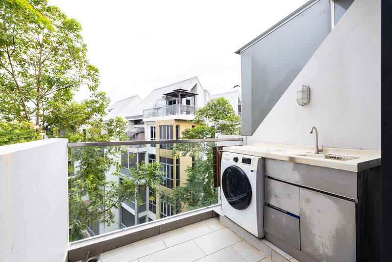 For investors/small families, ~3.7% rental yield 1b2b can become 1+guest room!, Clementi Park / Upper Bukit Timah, 1 Bedroom, 562 sqft, Condominium For Sale, by Kimberly Lai, 500003679 - Balcony - PropertyGuru.com.sg