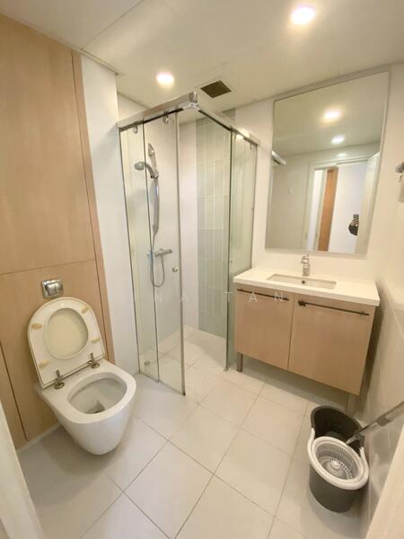 Bathroom (Common Room 2 & 3)