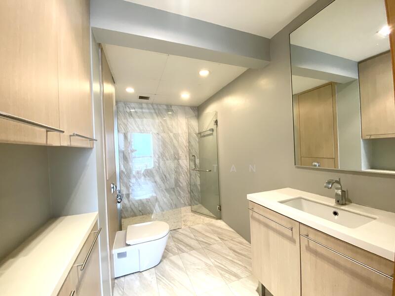 Bathroom (Common Room 1)