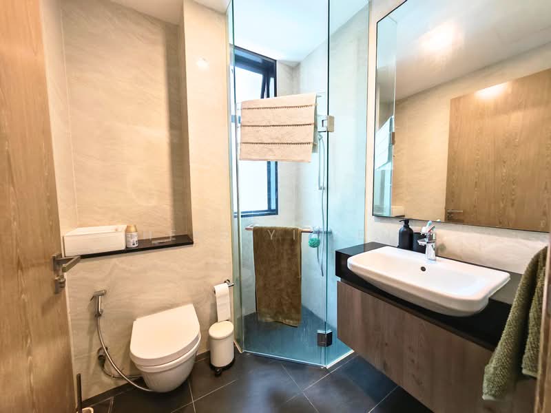 The Enclave Holland, 131 Holland Road, 2 Bedrooms, 753 sqft, Condominium For Sale, by Heng Yi Zen, 500003948 - Bathroom - PropertyGuru.com.sg