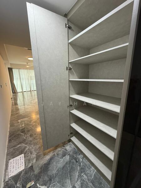 Shoes cabinet - Interior done