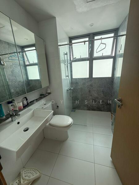 Eight Courtyards, 6 Canberra Drive, 2 Bedrooms, 861 sqft, Condominium For Rent, by Mandy Hsieh, 500003978 - Bathroom - PropertyGuru.com.sg