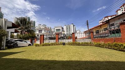 For Sale - Priced to Sell! Low $psf! Rebuild to Detached in Beauty Garden