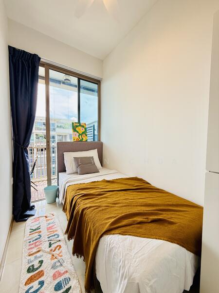 R4) Common Single w/ Balcony