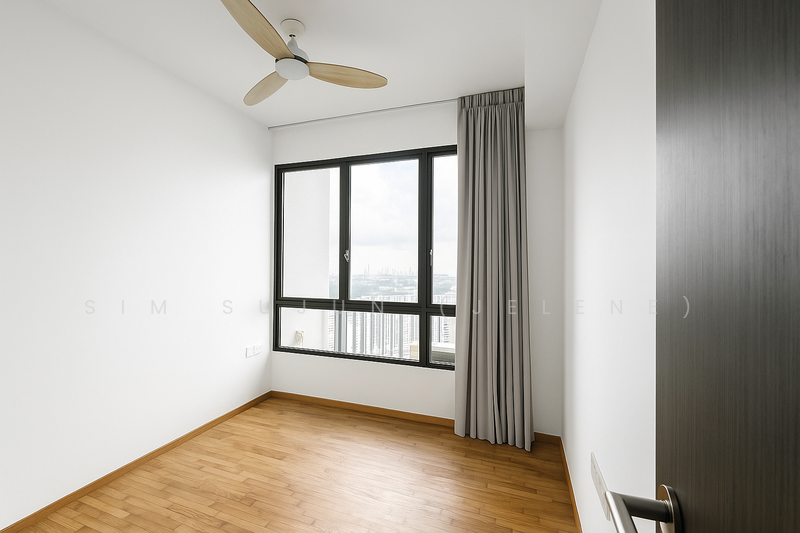 Common Bedroom (can fit queen)