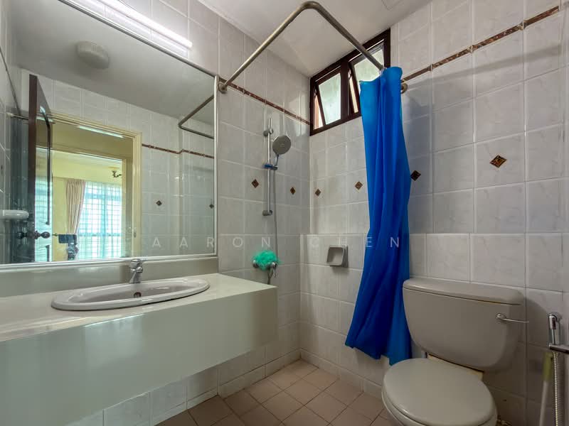 Hume Park I Condominium For Sale at S$ 2,440,000 | PropertyGuru Singapore - Bathroom