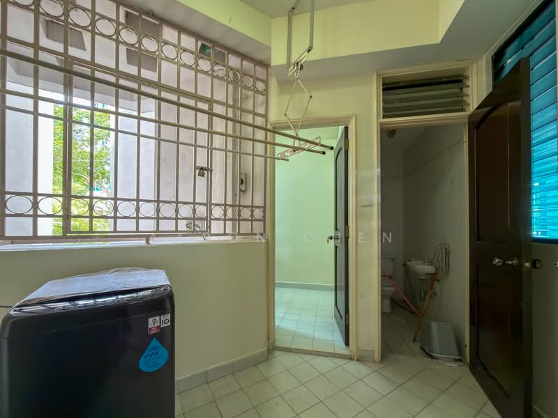 Hume Park I Condominium For Sale at S$ 2,440,000 | PropertyGuru Singapore - Bathroom