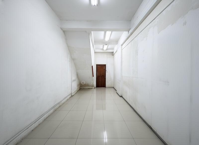 61 Telok Blangah Heights, 61 Telok Blangah Heights, 350 sqft, Shop / Shophouse For Rent, by Aaron Kuan, 500004515 - Corridor - CommercialGuru.com.sg
