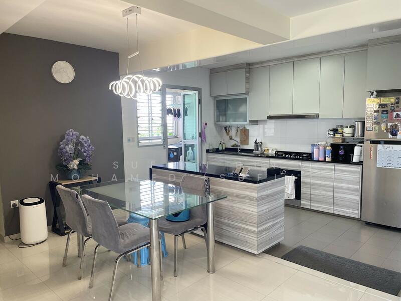 Kitchen & Dining Area