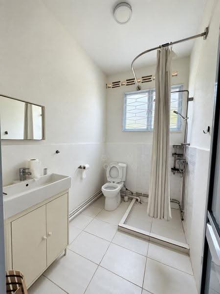 Lucky view, Bedok / Upper East Coast, 4 Bedrooms, 3,163 sqft, Semi-Detached House For Rent, by Wong Mei Foong, 500004933 - Bathroom - PropertyGuru.com.sg
