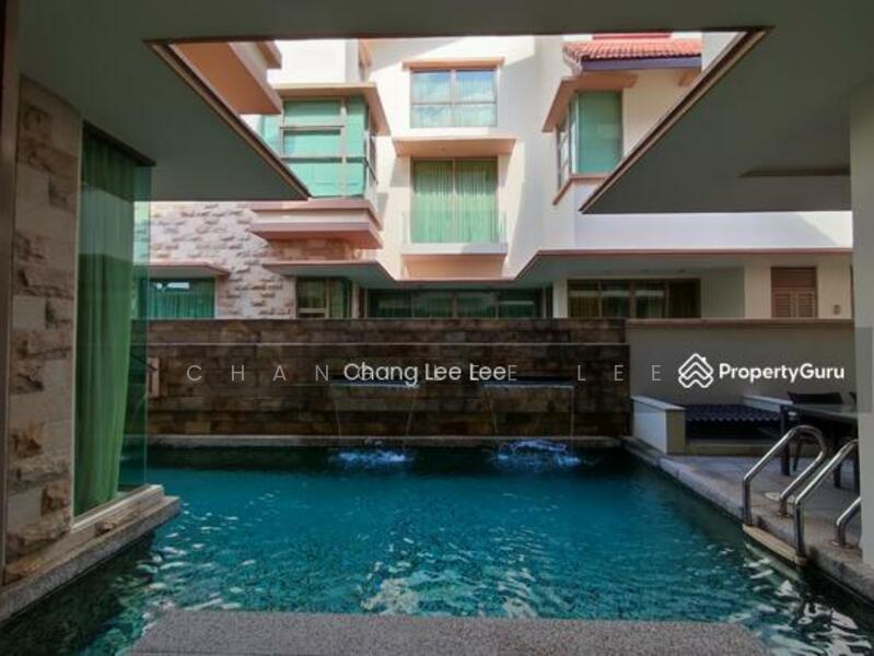 Pool with water features