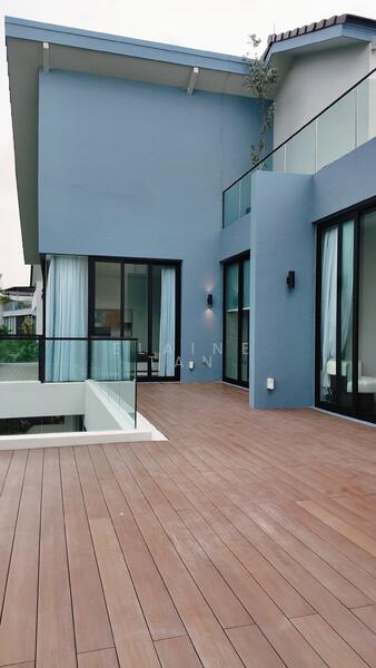 Level 2 balcony with berth view