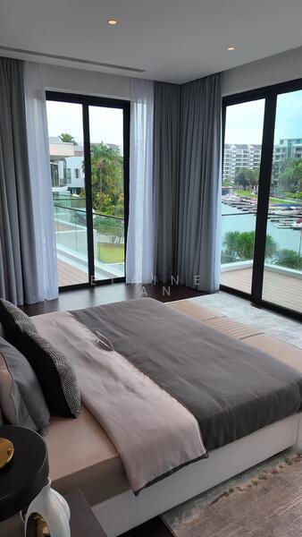 Masterbedroom with berth view