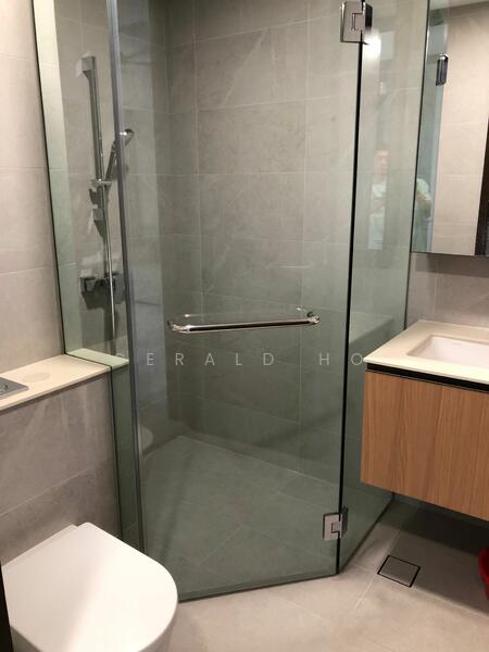 JadeScape Condominium For Sale at S$ 1,850,000 | PropertyGuru Singapore - Bathroom