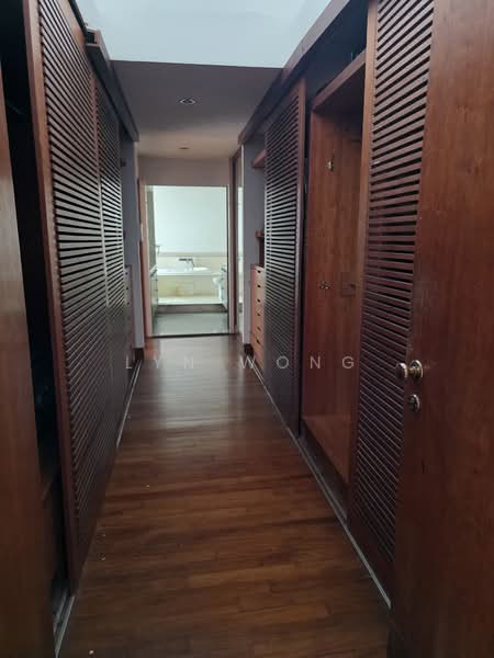Mount Faber Lodge Condominium For Sale at S$ 5,200,000 | PropertyGuru Singapore - Master Walk-in Wardrobe