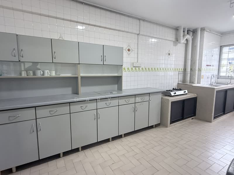 240 Yishun Ring Road, 240 Yishun Ring Road, 3 Bedrooms, 1,302 sqft, HDB Flat For Sale, by Daryl Ng, 500005204 - Kitchen - PropertyGuru.com.sg