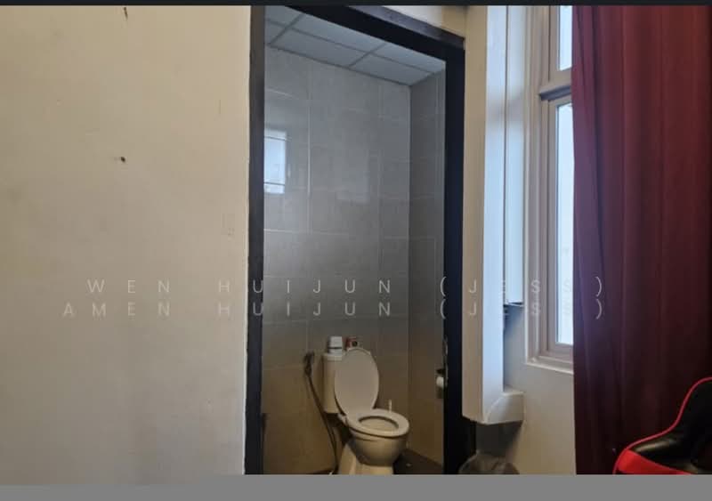 Woodlands Bizhub, 242 Woodlands Industrial Park E5, 926 sqft, Factory / Workshop (B2) For Rent, by Wen Huijun (Jess), 500005250 - Bathroom - CommercialGuru.com.sg