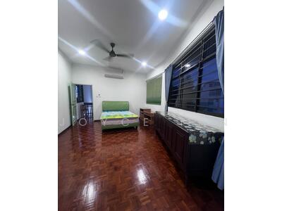 For Rent - Spacious Room, with Balcony, at D19 for Rent