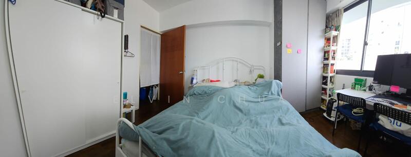 Spacious & cozy bedroom