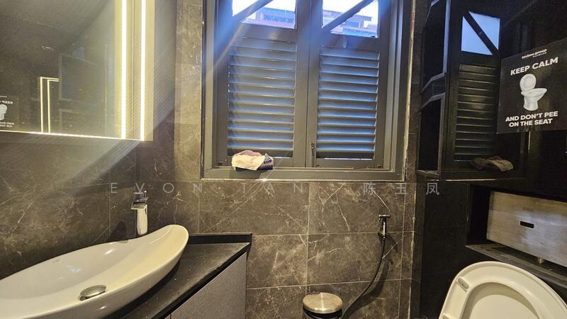 ✨ Second Floor Shophouse in Prime Keong Saik, , 877 sqft, Shop / Shophouse For Rent, by Evon Tan 陈玉凤, 500005673 - Bathroom - CommercialGuru.com.sg