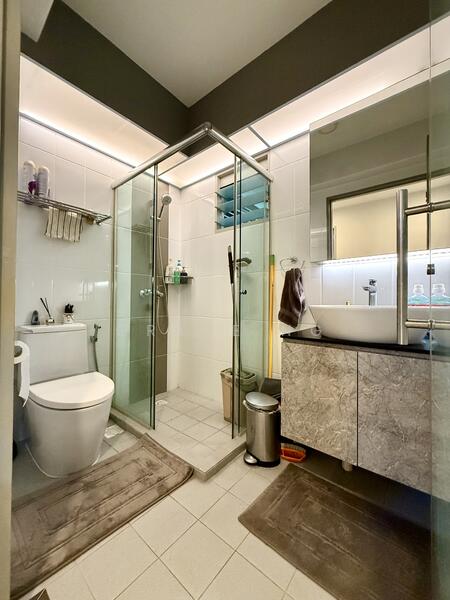 Common Bathroom with Shower Screen