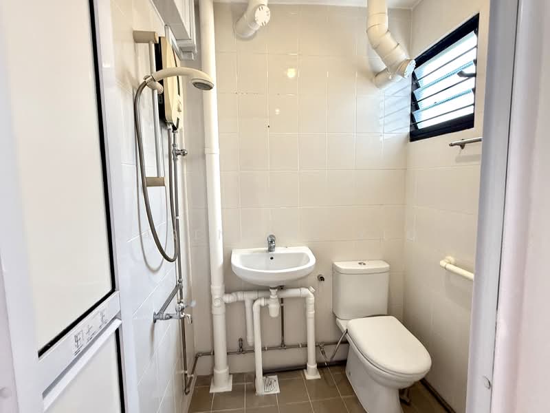 102 Jalan Rajah HDB Flat For Sale at S$ 599,999 | PropertyGuru Singapore - Bathroom