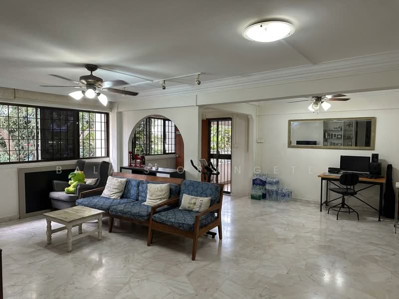 713 Yishun Street 71, 713 Yishun Street 71, 3 Bedrooms, 1,313 sqft, HDB Flat For Sale, by Bala .S, 500005853 - Living Room - PropertyGuru.com.sg