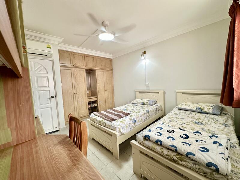 Common Bedroom use Common Bathroom