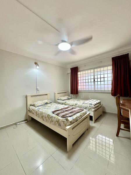 Common Bedroom use Common Bathroom