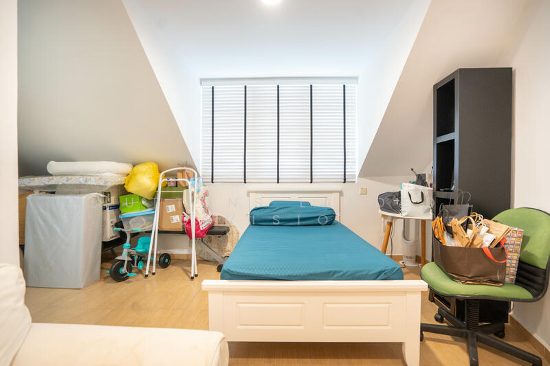 $1,3xx psf Semi-d w/ natural basement @ Chuan Drive, Chuan Drive, Chuan Place, Chuan Link, Hougang / Punggol / Sengkang, 5 Bedrooms, 3,500 sqft, Semi-Detached House For Sale, by TRAVIS SEAH, 500006286 - Bedroom - PropertyGuru.com.sg