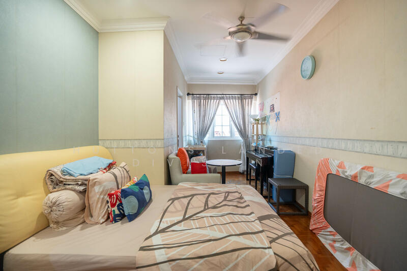 $1,3xx psf Semi-d w/ natural basement @ Chuan Drive, Chuan Drive, Chuan Place, Chuan Link, Hougang / Punggol / Sengkang, 5 Bedrooms, 3,500 sqft, Semi-Detached House For Sale, by TRAVIS SEAH, 500006286 - Bedroom - PropertyGuru.com.sg