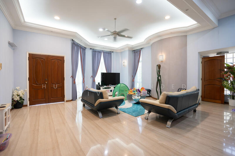 $1,3xx psf Semi-d w/ natural basement @ Chuan Drive, Chuan Drive, Chuan Place, Chuan Link, Hougang / Punggol / Sengkang, 5 Bedrooms, 3,500 sqft, Semi-Detached House For Sale, by TRAVIS SEAH, 500006286 - Living Room - PropertyGuru.com.sg