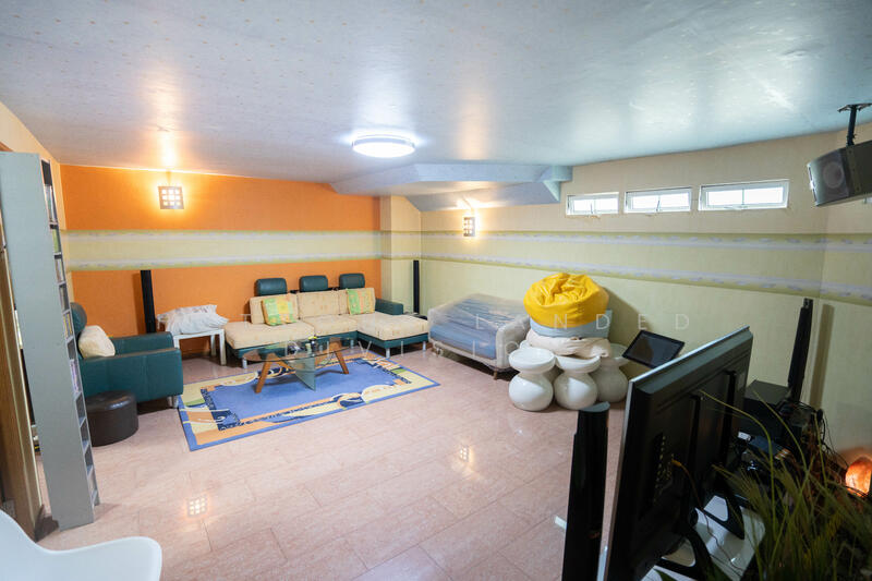 $1,3xx psf Semi-d w/ natural basement @ Chuan Drive, Chuan Drive, Chuan Place, Chuan Link, Hougang / Punggol / Sengkang, 5 Bedrooms, 3,500 sqft, Semi-Detached House For Sale, by TRAVIS SEAH, 500006286 - Living Room - PropertyGuru.com.sg