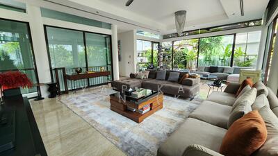 For Sale - Trevose Crescent 2 Storey Detached House with Basement and Swimming Pool