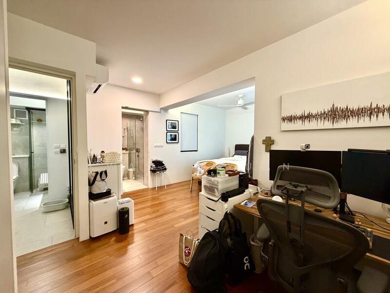 Master Bedroom / Study Area