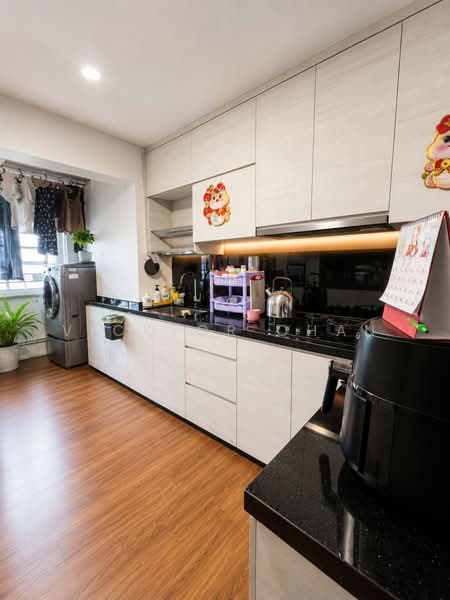 451 Pasir Ris Drive 6, 451 Pasir Ris Drive 6, 4 Bedrooms, 1,205 sqft, HDB Flat For Sale, by Vicktor Chan, 500006405 - Kitchen - PropertyGuru.com.sg