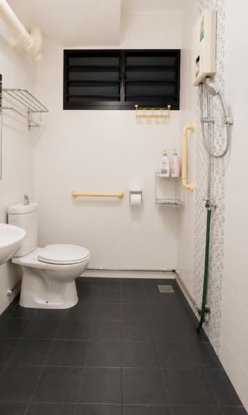 337 Ang Mo Kio Avenue 1, 337 Ang Mo Kio Avenue 1, 3 Bedrooms, 979 sqft, HDB Flat For Sale, by Eileen Leong, 500006443 - Bathroom - PropertyGuru.com.sg