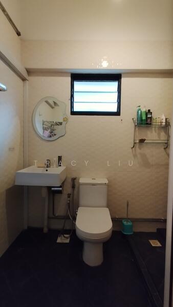 684B Jurong West Street 64 HDB Flat For Sale at S$ 738,000 | PropertyGuru Singapore - Bathroom